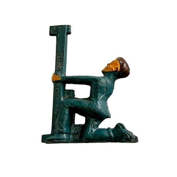 Vintage Manoil Lead Carpenter On Knee with Square Happy Farm Series 41/26 - Picture 3 of 4
